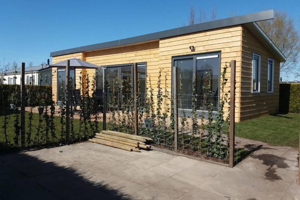Luxe Vakantie Bungalow Met 3 Slaapkamers Dronrijp 외부 사진