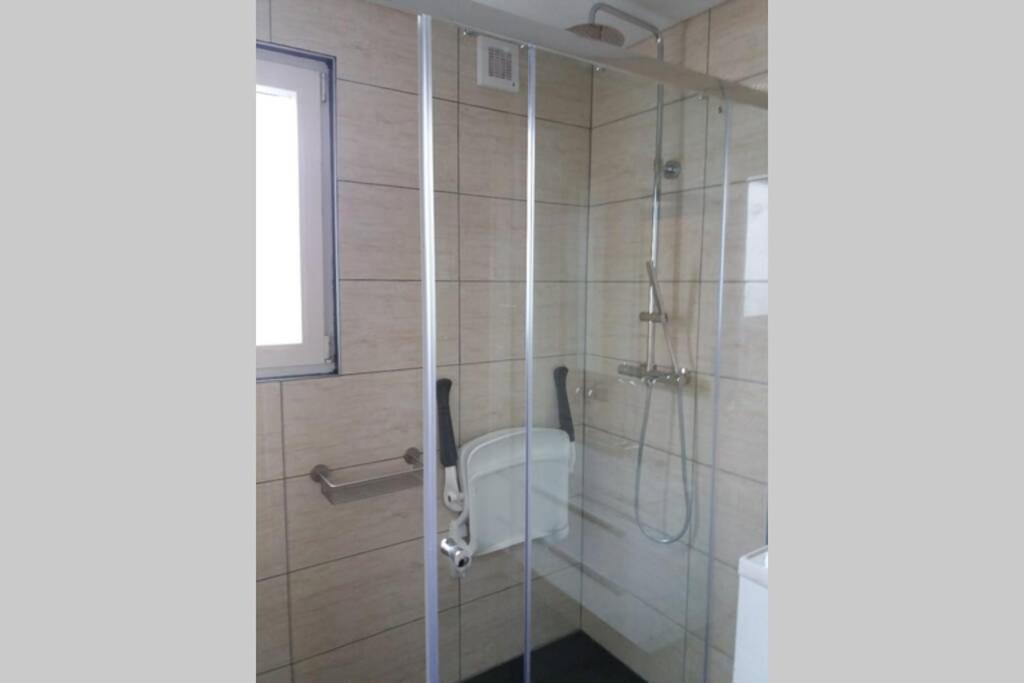 Luxe Vakantie Bungalow Met 3 Slaapkamers Dronrijp 외부 사진